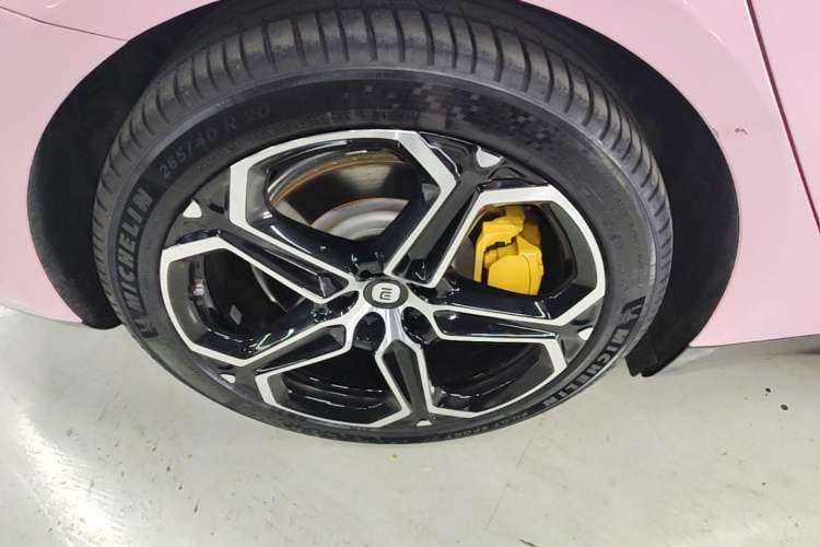 Used Xiaomi Auto SU7 2024 Four-Wheel Drive Ultra-Long Range Advanced Intelligent Driving Max Edition Right Rear Wheel Hub