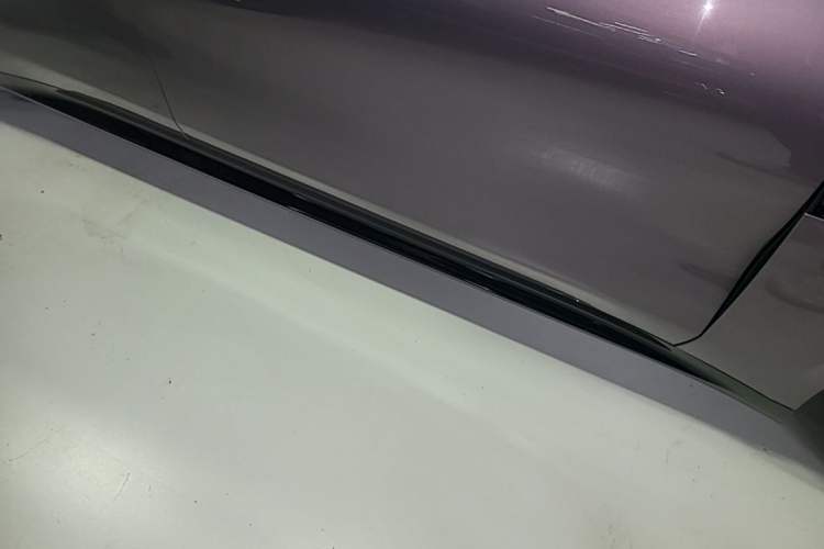 Used Xiaomi Auto SU7 2024 Four-Wheel Drive Ultra-Long Range Advanced Intelligent Driving Max Edition Right Side Sill