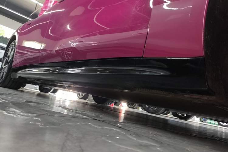 Used Xiaomi Auto SU7 2024 Four-Wheel Drive Ultra-Long Range Advanced Intelligent Driving Max Edition Right Side Sill