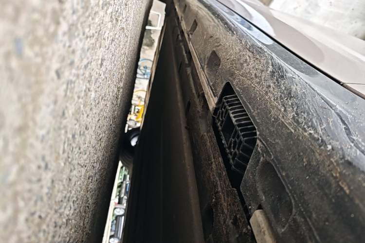Used Xiaomi Auto SU7 2024 Rear-Drive Long-Range Intelligent Driving Version Right Side Sill