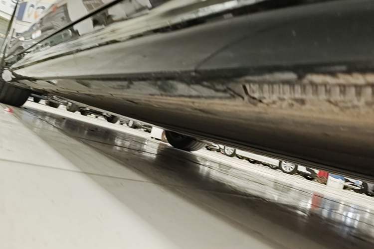 Used Xiaomi Auto SU7 2024 Rear-Drive Long-Range Intelligent Driving Version Right Side Sill