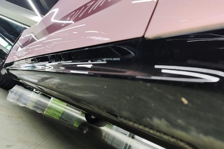 Used Xiaomi Auto SU7 2024 Four-Wheel Drive Ultra-Long Range Advanced Intelligent Driving Max Edition Right Side Sill
