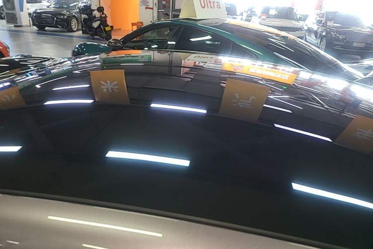 Used Xiaomi Auto SU7 2024 Four-Wheel Drive Ultra-Long Range Advanced Intelligent Driving Max Edition Roof