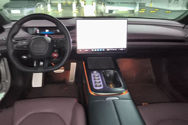 Used Xiaomi Auto SU7 2024 Four-Wheel Drive Ultra-Long Range Advanced Intelligent Driving Max Edition Center Console