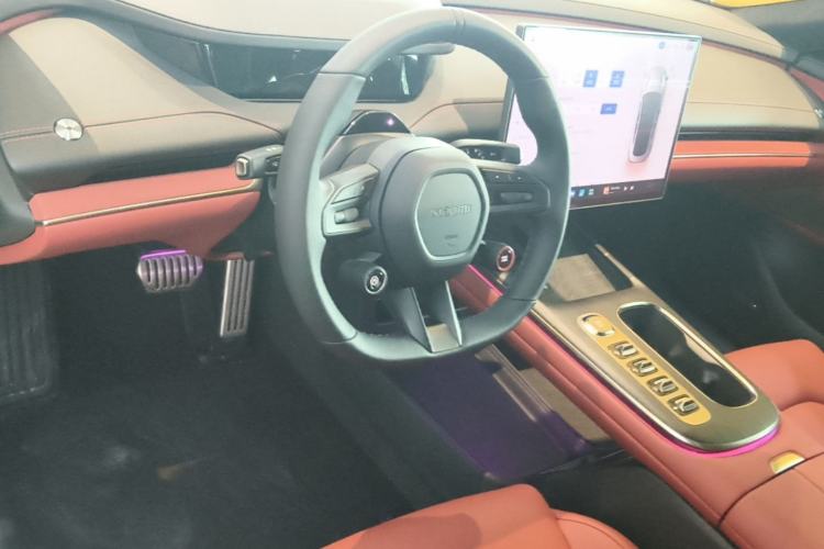 Used Xiaomi Auto SU7 2024 Four-Wheel Drive Ultra-Long Range Advanced Intelligent Driving Max Edition Center Console