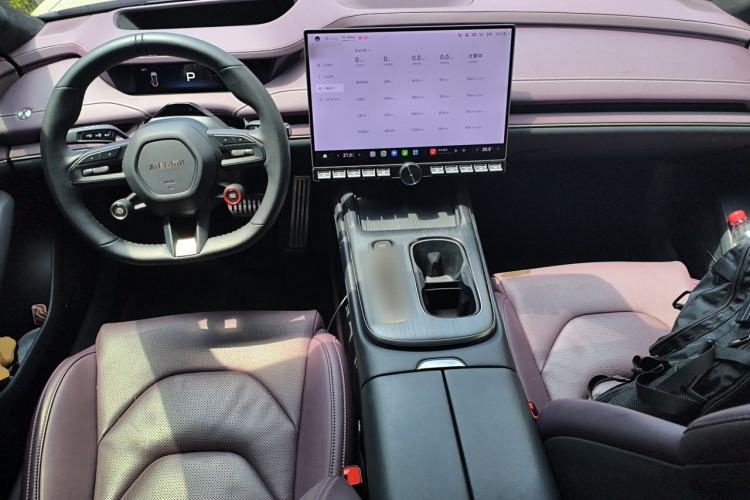 Used Xiaomi Auto SU7 2024 Four-Wheel Drive Ultra-Long Range Advanced Intelligent Driving Max Edition Center Console