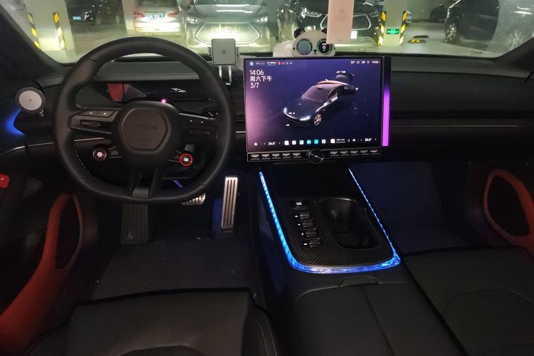 Used Xiaomi Auto SU7 2024 Four-Wheel Drive Ultra-Long Range Advanced Intelligent Driving Max Edition Center Console