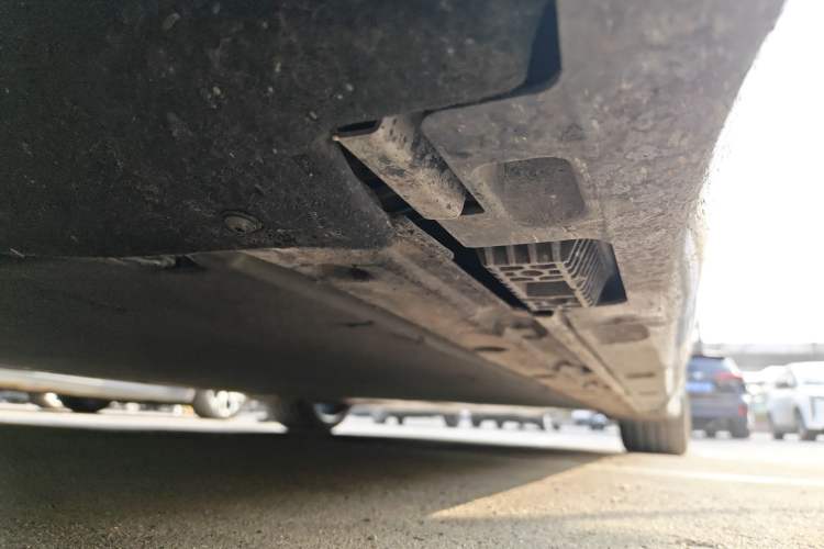 Used Xiaomi Auto SU7 2024 Four-Wheel Drive Ultra-Long Range Advanced Intelligent Driving Max Edition Chassis Front Left