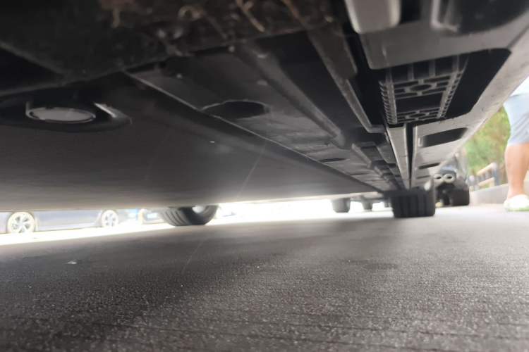 Used Xiaomi Auto SU7 2024 Four-Wheel Drive Ultra-Long Range Advanced Intelligent Driving Max Edition Chassis Front Left