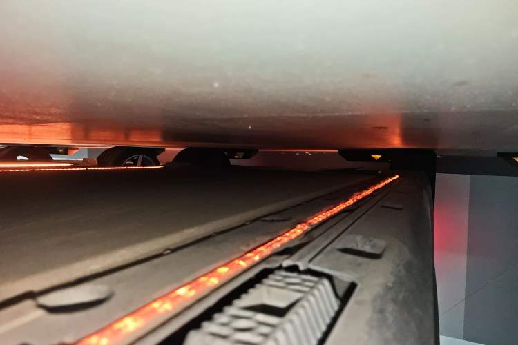 Used Xiaomi Auto SU7 2024 Four-Wheel Drive Ultra-Long Range Advanced Intelligent Driving Max Edition Chassis Front Right