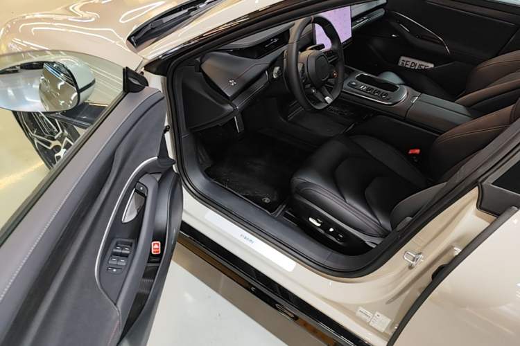 Used Xiaomi Auto SU7 2024 Four-Wheel Drive Ultra-Long Range Advanced Intelligent Driving Max Edition Driver Seat