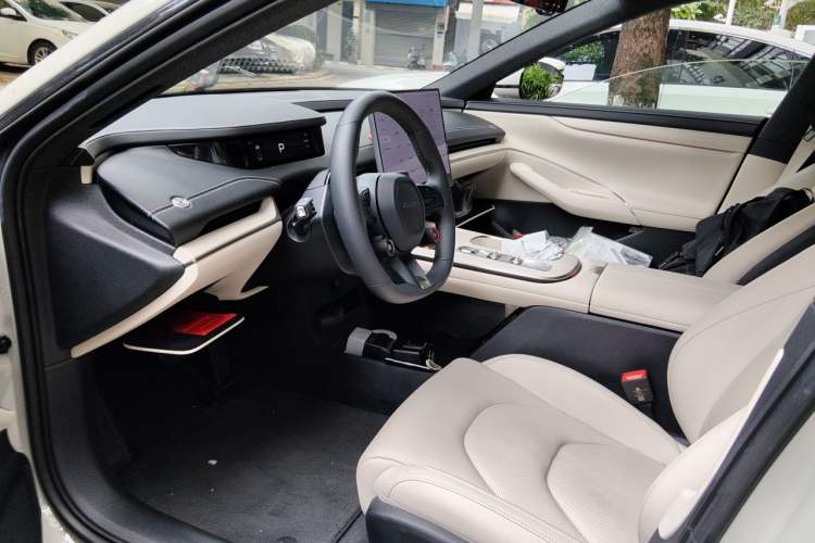 Used Xiaomi Auto SU7 2024 Rear-Drive Long-Range Intelligent Driving Version Driver Seat