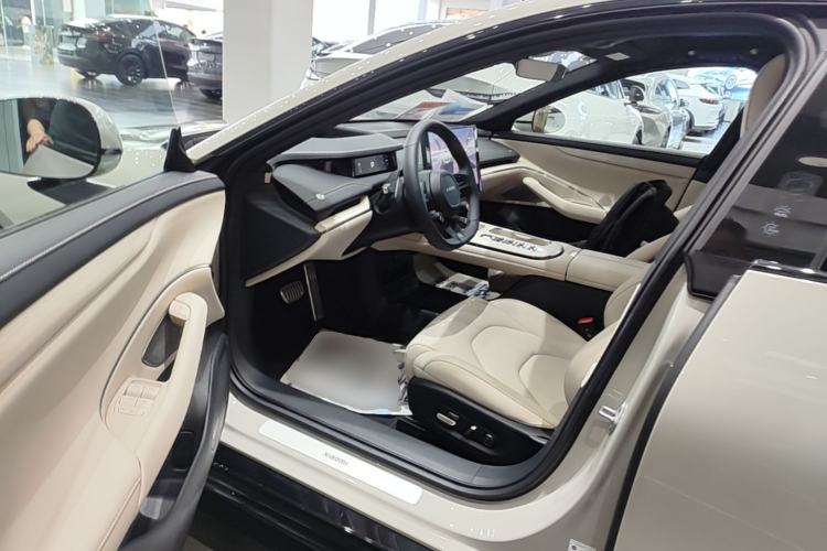 Used Xiaomi Auto SU7 2024 Four-Wheel Drive Ultra-Long Range Advanced Intelligent Driving Max Edition Driver Seat