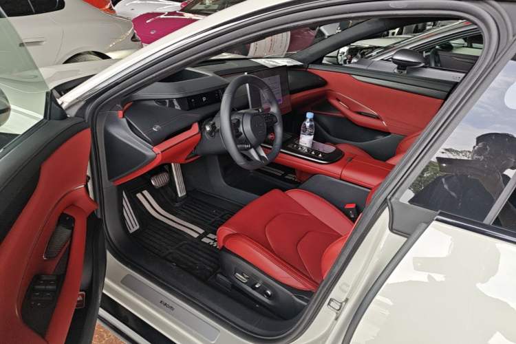 Used Xiaomi Auto SU7 2024 Four-Wheel Drive Ultra-Long Range Advanced Intelligent Driving Max Edition Driver Seat