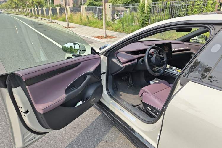 Used Xiaomi Auto SU7 2024 Rear-Drive Long-Range Intelligent Driving Version Driver Seat