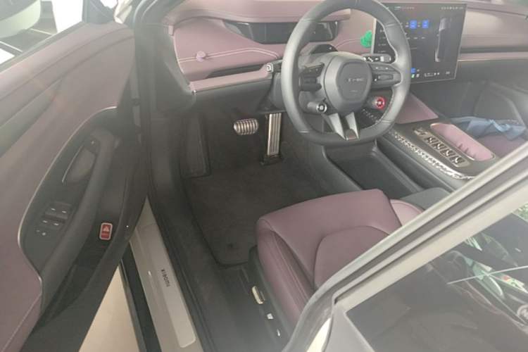 Used Xiaomi Auto SU7 2024 Four-Wheel Drive Ultra-Long Range Advanced Intelligent Driving Max Edition Driver Seat
