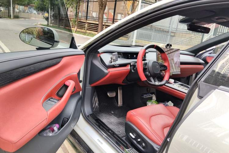 Used Xiaomi Auto SU7 2024 Four-Wheel Drive Ultra-Long Range Advanced Intelligent Driving Max Edition Driver Seat