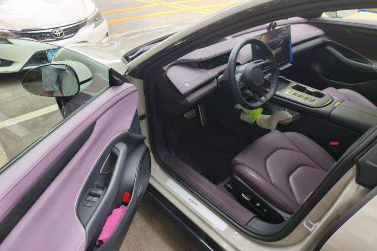 Used Xiaomi Auto SU7 2024 Four-Wheel Drive Ultra-Long Range Advanced Intelligent Driving Max Edition Driver Seat