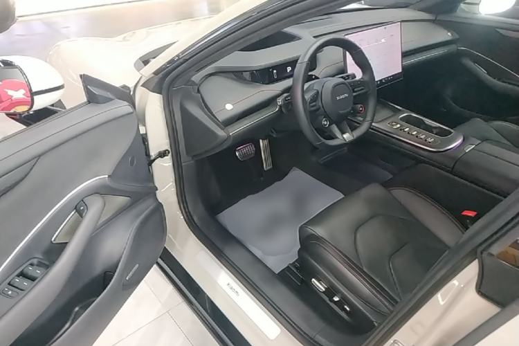 Used Xiaomi Auto SU7 2024 Four-Wheel Drive Ultra-Long Range Advanced Intelligent Driving Max Edition Driver Seat