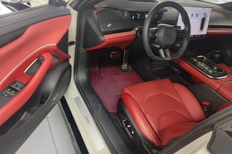 Used Xiaomi Auto SU7 2024 Four-Wheel Drive Ultra-Long Range Advanced Intelligent Driving Max Edition Driver Seat