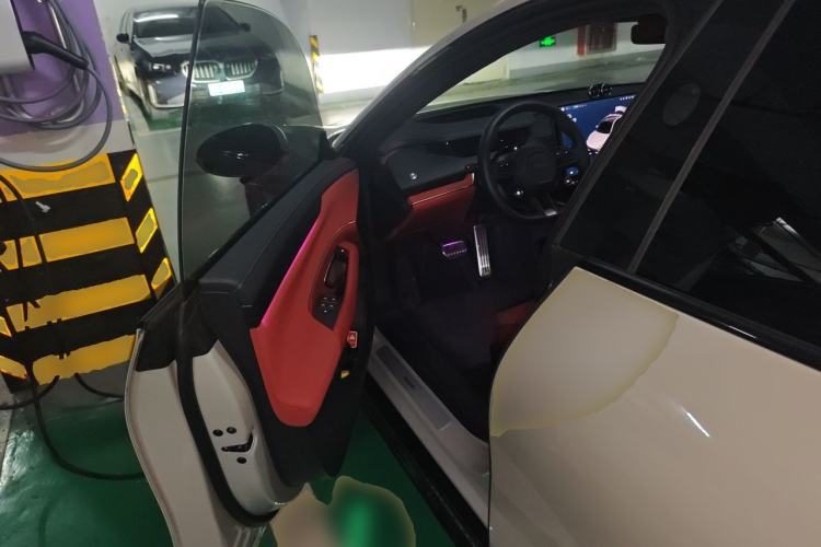 Used Xiaomi Auto SU7 2024 Four-Wheel Drive Ultra-Long Range Advanced Intelligent Driving Max Edition Driver Seat