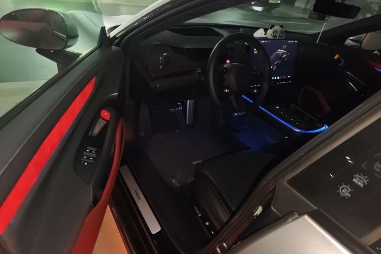 Used Xiaomi Auto SU7 2024 Four-Wheel Drive Ultra-Long Range Advanced Intelligent Driving Max Edition Driver Seat