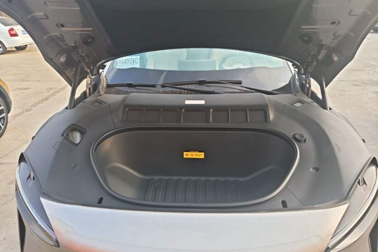 Used Xiaomi Auto SU7 2024 Rear-Drive Long-Range Intelligent Driving Version Engine Bay