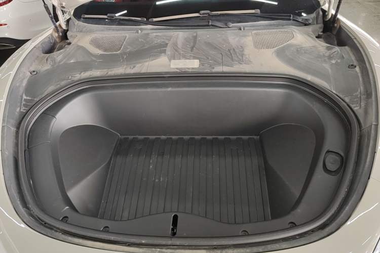 Used Xiaomi Auto SU7 2024 Rear-Drive Long-Range Intelligent Driving Version Engine Bay