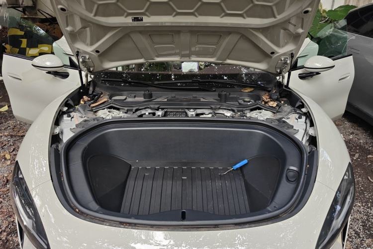 Used Xiaomi Auto SU7 2024 Rear-Drive Long-Range Intelligent Driving Version Engine Bay