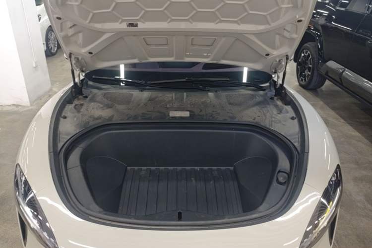 Used Xiaomi Auto SU7 2024 Four-Wheel Drive Ultra-Long Range Advanced Intelligent Driving Max Edition Engine Bay