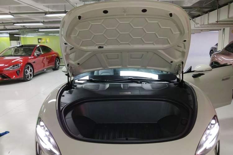 Used Xiaomi Auto SU7 2024 Four-Wheel Drive Ultra-Long Range Advanced Intelligent Driving Max Edition Engine Bay