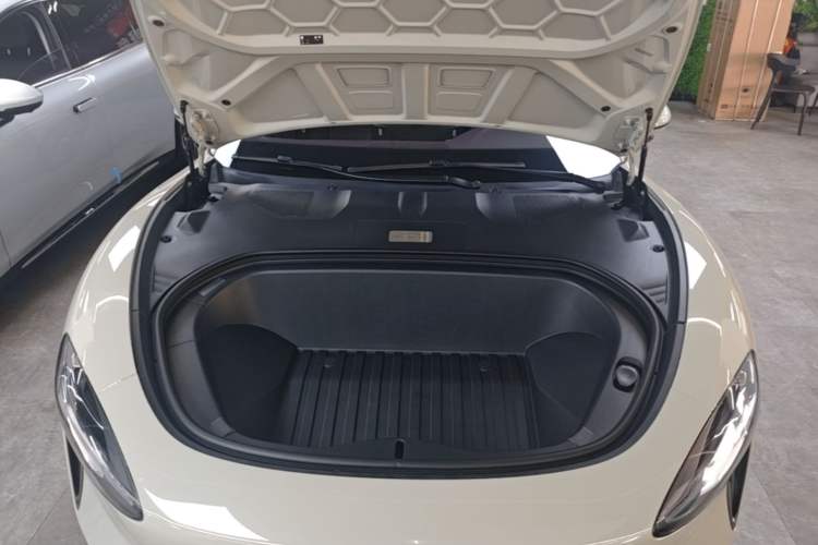 Used Xiaomi Auto SU7 2024 Rear-Drive Ultra-Long Range Advanced Pro-Level Intelligent Driving Version Engine Bay