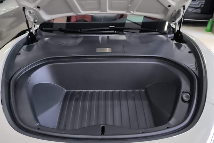 Used Xiaomi Auto SU7 2024 Rear-Drive Ultra-Long Range Advanced Pro-Level Intelligent Driving Version Engine Bay