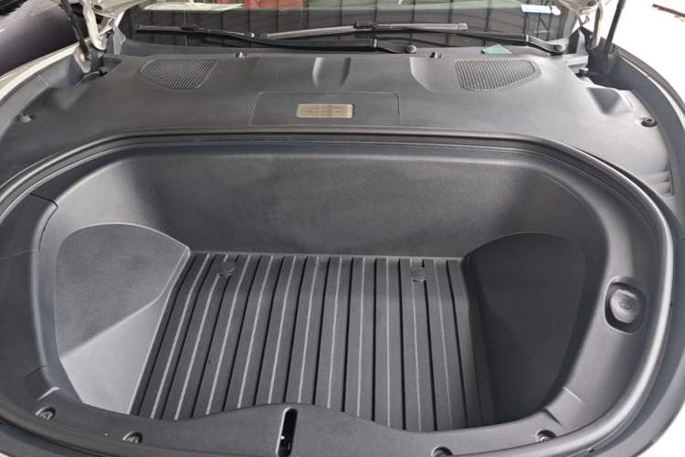 Used Xiaomi Auto SU7 2024 Four-Wheel Drive Ultra-Long Range Advanced Intelligent Driving Max Edition Engine Bay