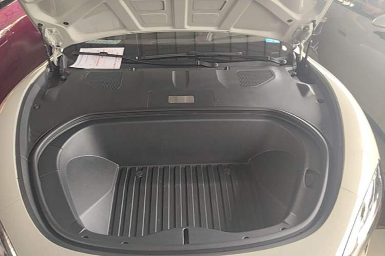 Used Xiaomi Auto SU7 2024 Four-Wheel Drive Ultra-Long Range Advanced Intelligent Driving Max Edition Engine Bay