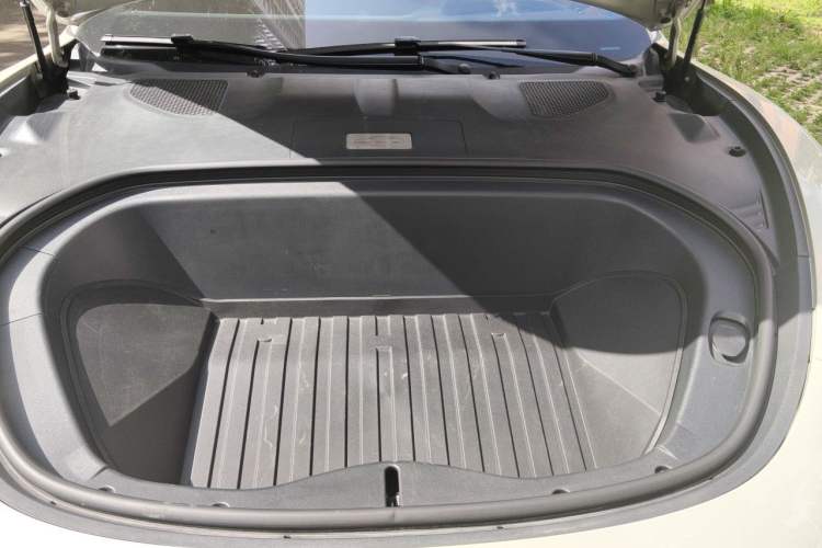 Used Xiaomi Auto SU7 2024 Four-Wheel Drive Ultra-Long Range Advanced Intelligent Driving Max Edition Engine Bay