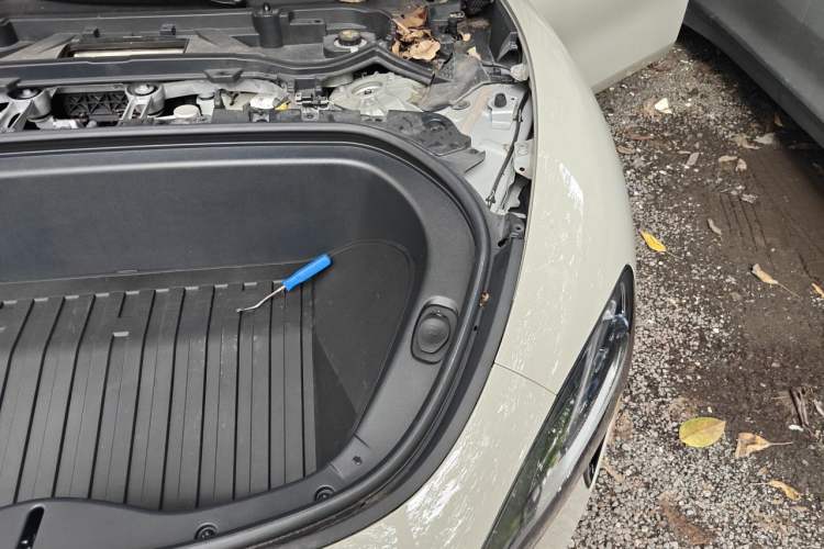 Used Xiaomi Auto SU7 2024 Rear-Drive Long-Range Intelligent Driving Version Engine Bay Left