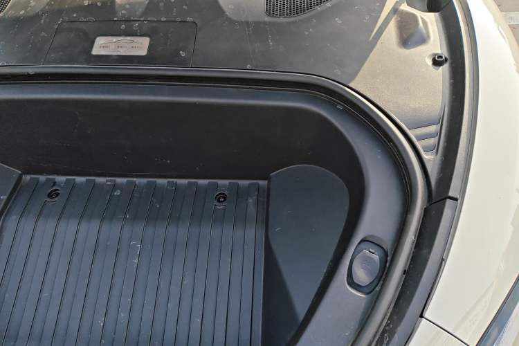 Used Xiaomi Auto SU7 2024 Four-Wheel Drive Ultra-Long Range Advanced Intelligent Driving Max Edition Engine Bay Left