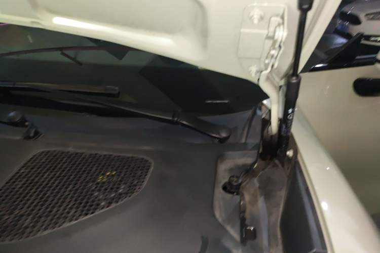 Used Xiaomi Auto SU7 2024 Rear-Drive Long-Range Intelligent Driving Version Engine Bay Left