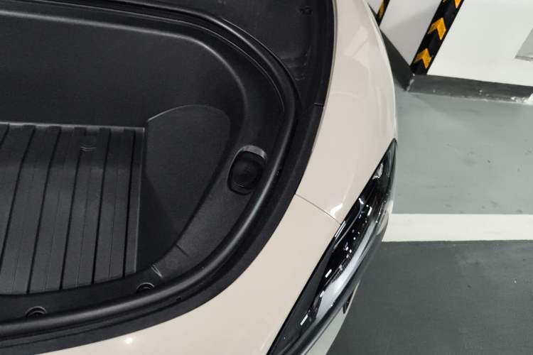 Used Xiaomi Auto SU7 2024 Four-Wheel Drive Ultra-Long Range Advanced Intelligent Driving Max Edition Engine Bay Left