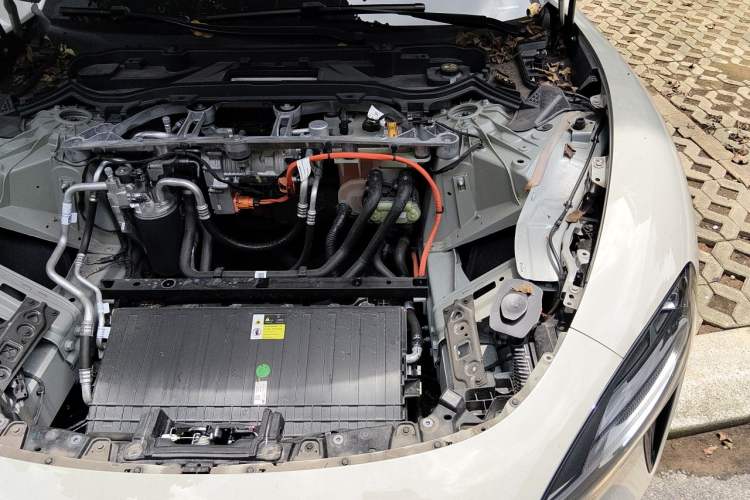 Used Xiaomi Auto SU7 2024 Rear-Drive Long-Range Intelligent Driving Version Engine Bay Left