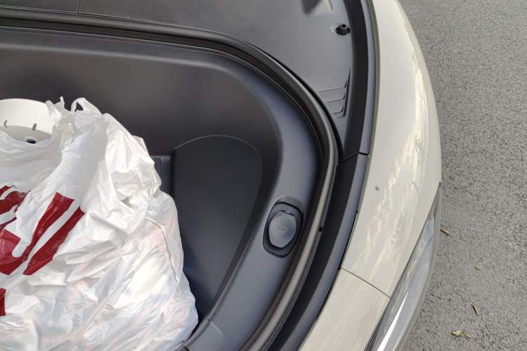 Used Xiaomi Auto SU7 2024 Rear-Drive Long-Range Intelligent Driving Version Engine Bay Left