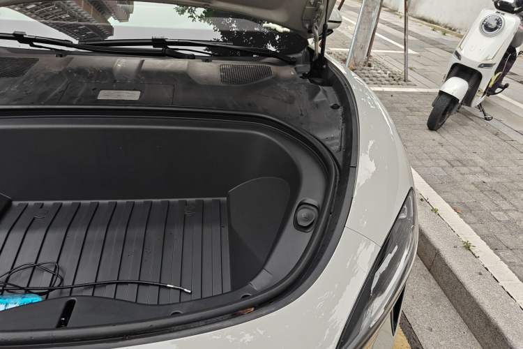 Used Xiaomi Auto SU7 2024 Rear-Drive Long-Range Intelligent Driving Version Engine Bay Left