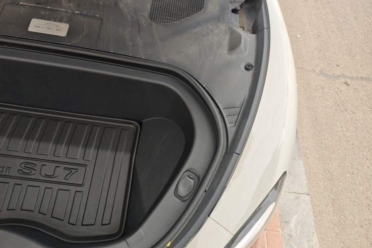 Used Xiaomi Auto SU7 2024 Rear-Drive Long-Range Intelligent Driving Version Engine Bay Left