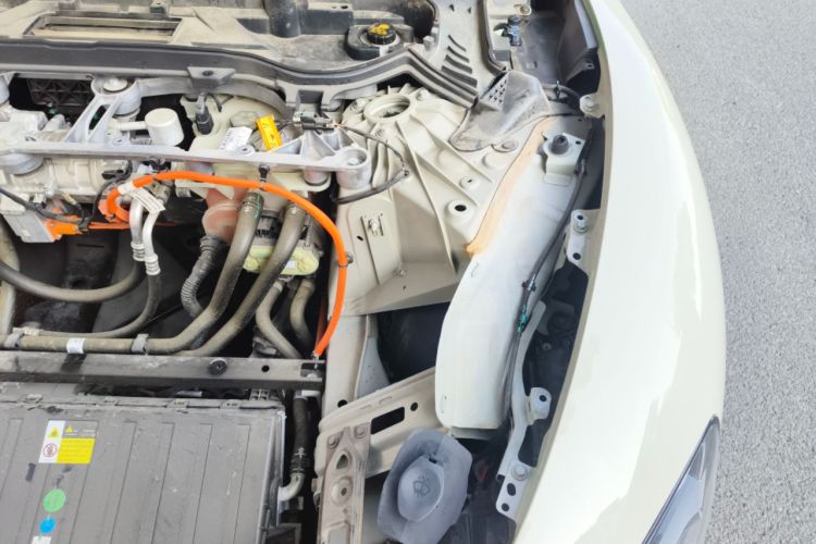 Used Xiaomi Auto SU7 2024 Rear-Drive Long-Range Intelligent Driving Version Engine Bay Left