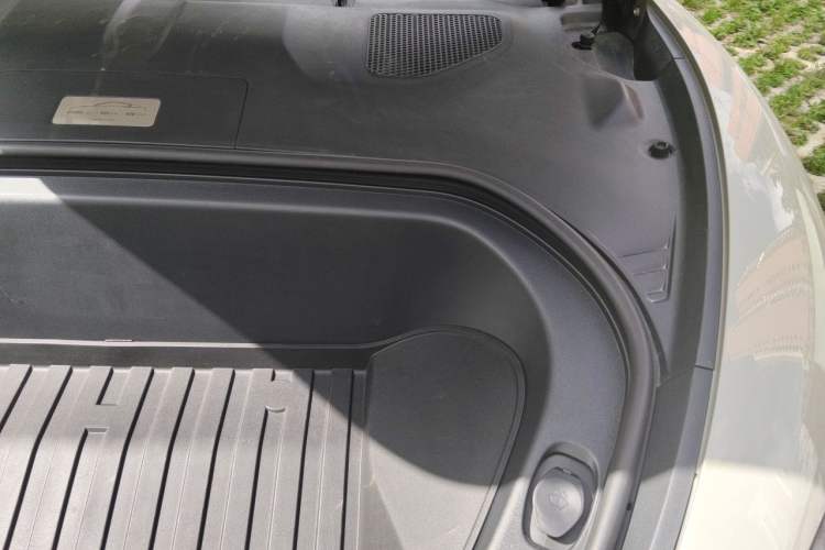 Used Xiaomi Auto SU7 2024 Four-Wheel Drive Ultra-Long Range Advanced Intelligent Driving Max Edition Engine Bay Left