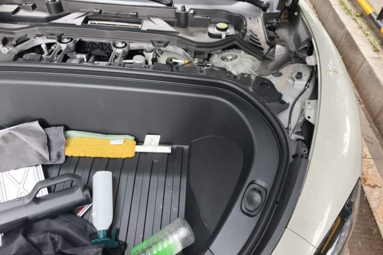 Used Xiaomi Auto SU7 2024 Four-Wheel Drive Ultra-Long Range Advanced Intelligent Driving Max Edition Engine Bay Left