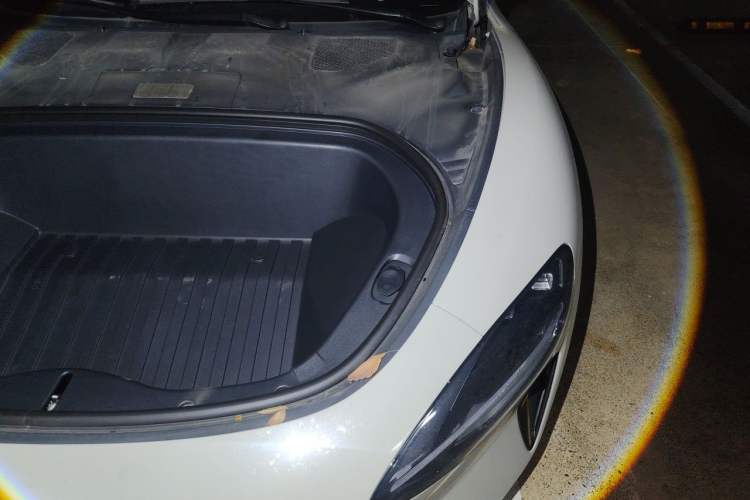 Used Xiaomi Auto SU7 2024 Rear-Drive Long-Range Intelligent Driving Version Engine Bay Left