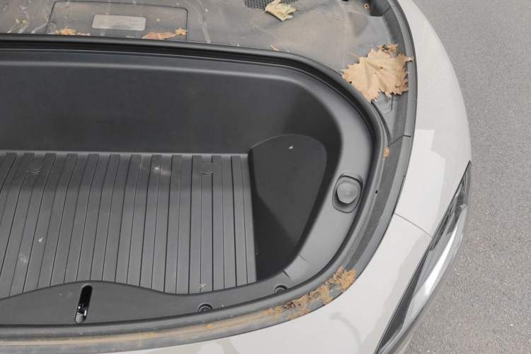 Used Xiaomi Auto SU7 2024 Rear-Drive Long-Range Intelligent Driving Version Engine Bay Left