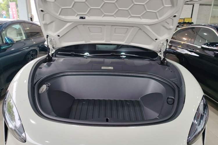 Used Xiaomi Auto SU7 2024 Rear-Drive Long-Range Intelligent Driving Version Engine Bay